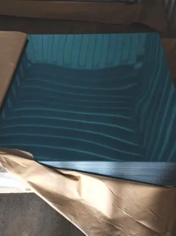 Зеркальный лист AISI 430, подготовленный к отгрузке со склада.